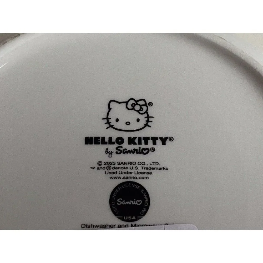 Hello Kitty Christmas Pressure Lid Ceramic Food Storage Bowl Container Large NEW